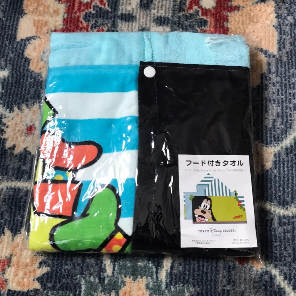Tokyo Disney Resort Goofy Hooded Towel Wrap